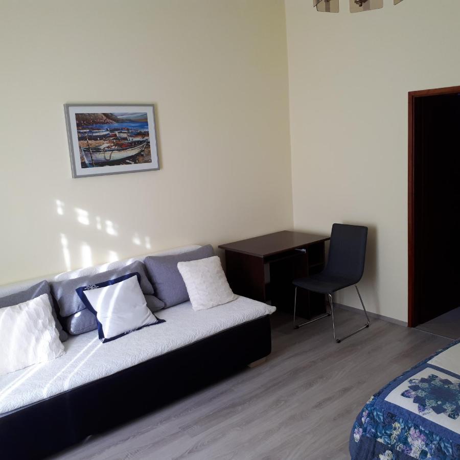 Zora Apartment